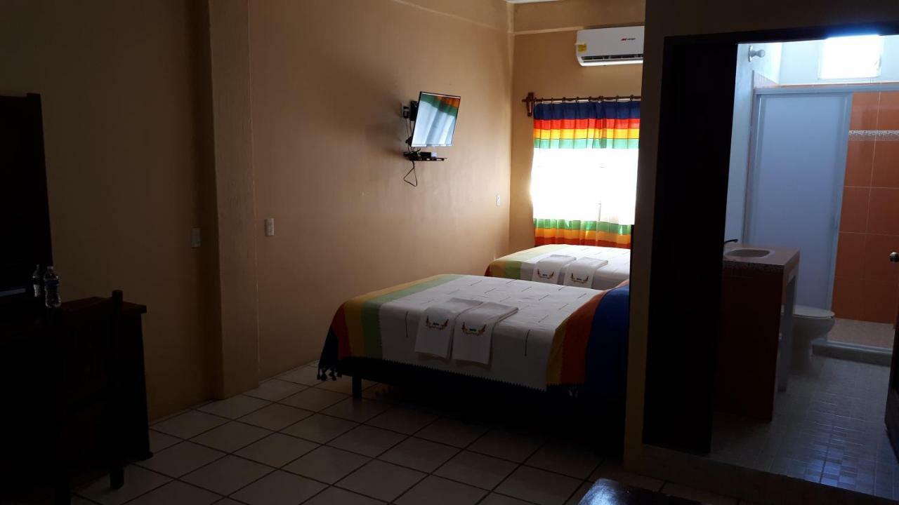 Hotel Alebrijes ซาน เปโดร โปชุทลา ภายนอก รูปภาพ